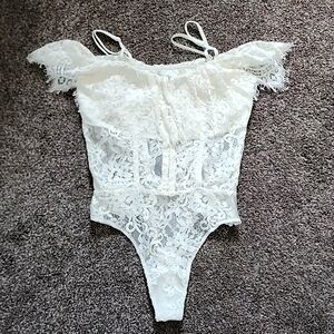 Lulu's small white bodysuit